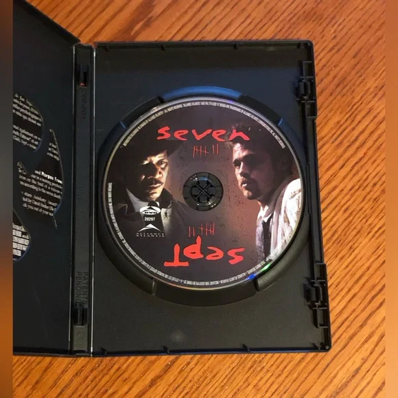 Seven DVD - Picture 3 of 4